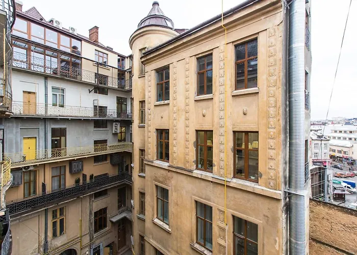 біля оперного центр краща локація 2 кімнати * Lviv