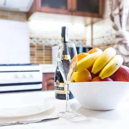 Apartment біля оперного центр краща локація 2 кімнати