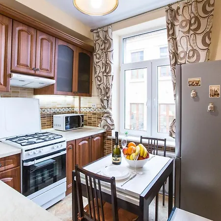 біля оперного центр краща локація 2 кімнати *