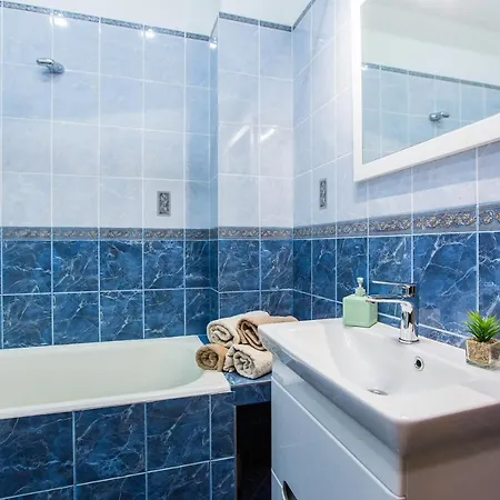 біля оперного центр краща локація 2 кімнати Apartmán