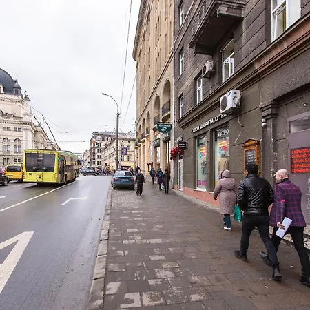 біля оперного центр краща локація 2 кімнати Lviv