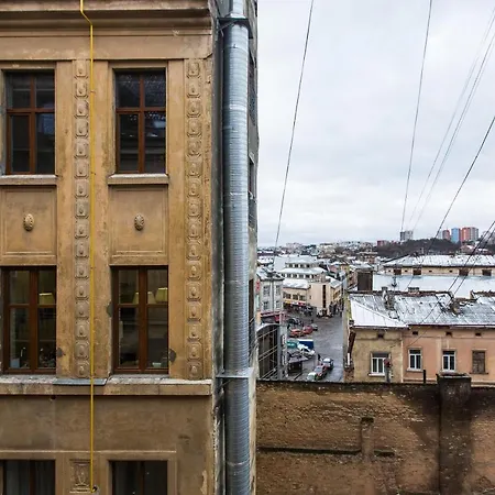 біля оперного центр краща локація 2 кімнати Lviv