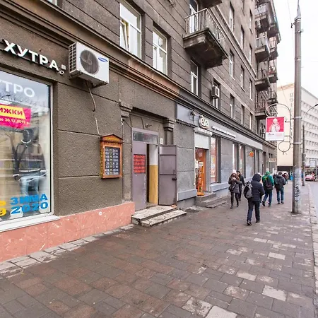 біля оперного центр краща локація 2 кімнати Apartment