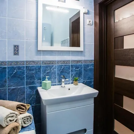 біля оперного центр краща локація 2 кімнати Apartmán