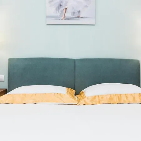 біля оперного центр краща локація 2 кімнати *