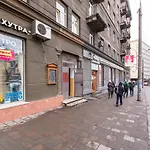 біля оперного центр краща локація 2 кімнати דירה