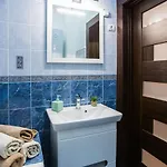 біля оперного центр краща локація 2 кімнати דירה
